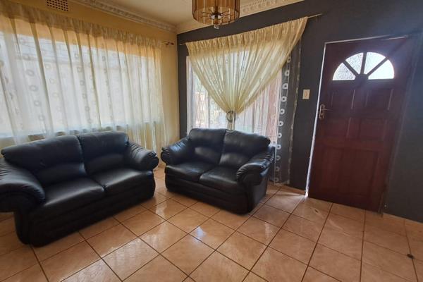 This lovely family home has just come on the market. 
Located on a corner stand, this home offers 3 bedrooms and 1.5 bathrooms. 
A ...