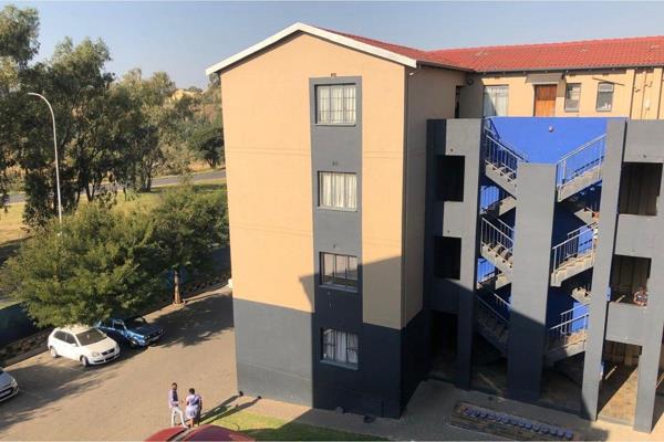 Welcome to this exceptional rental opportunity, a newly listed gem nestled in the vibrant residential community of Fleurhof, Gauteng ...