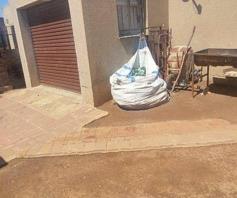 House for sale in Daveyton