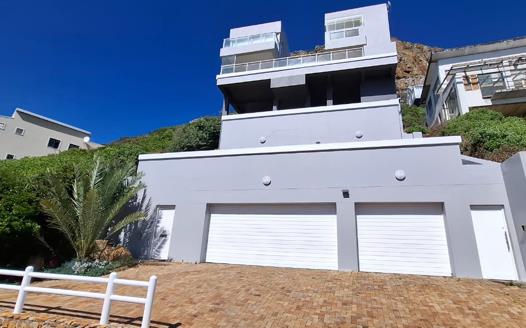 6 Bedroom House for sale in Fish Hoek