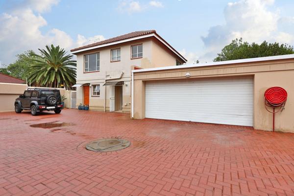 Townhouse with private Garden to rent
Please note: This property is currently on the ...