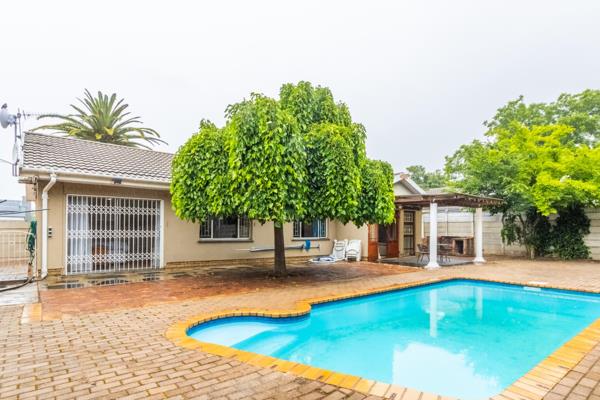 Fully Furnished House available from 1 February 2025 - 31 July 2025

Exclusively marketed by Rawson Properties.  

Large outside ...