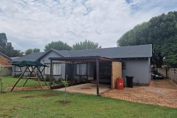 Suitable for a big family, this home offers 4 bedrooms, 2 bathroom, lounge,  dining, TV room, office, closed in braai area, double ...