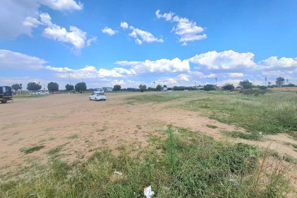 An exceptional opportunity for investors and developers! This strategically located 5,658m&#178; parcel of land is primed for the ...