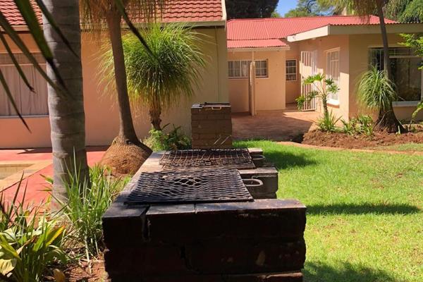 Well Located Property 5min to the University of Pretoria. 1 min Walk from the Tuks ...