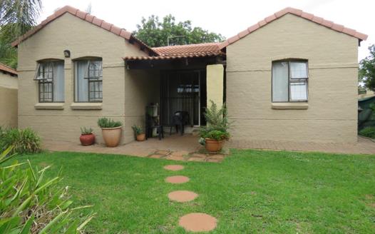 2 Bedroom Townhouse for sale in Eldoraigne