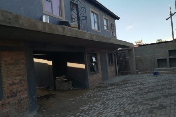 Webref 1274 - SIX STUNNING NEW DEVELOPMENT: 6 UNITS AVAILABLE IN ELDORADO PARK, EXT 8 FOR R5500pm. 2 Units is currently available

- ...