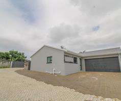 Townhouse for sale in Nahoon Valley Park