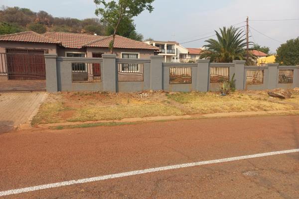 Start your new year on this property available for rental in the old naturena area. House close to south gate mall, garages, schools ...