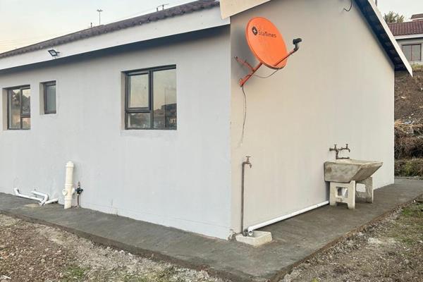 2 bed room house, bathroom, toilet, geyser, built in kitchen cupboards, stove, burglar ...