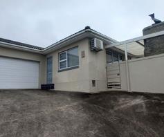 Townhouse for sale in Nahoon Valley Park