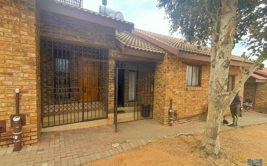 2 Bedroom Apartment / Flat for sale in Olievenhoutbosch