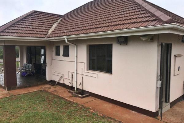 This cozy 3-bedroom, 1-bathroom home in Grantham Park, Empangeni, features a lounge and kitchen, perfect for comfortable family living. ...