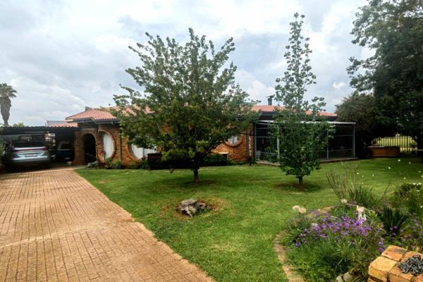 Welcome to a hidden gem nestled in the exclusive area of  Visagie Park Nigel, Gauteng. This spacious property boasts immense potential ...