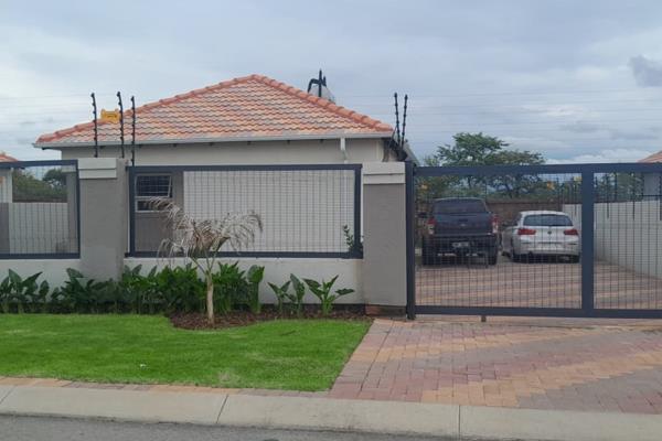 A newly built home is up for grabs in Southern Gateway. 

The house has 3 bedrooms fitted with nice wall units, 2 bathrooms with ...