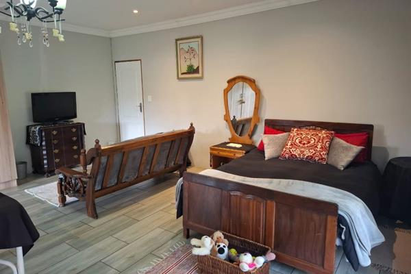 Introducing this charming bachelor Room nestled in the serene surroundings of Henley on Klip. 

With the convenience of water ...