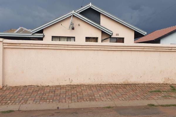 This spacious property is situated in Protea Glen Ext4 close to amenities such as Universal Church, Schools, Transportation, Shopping ...