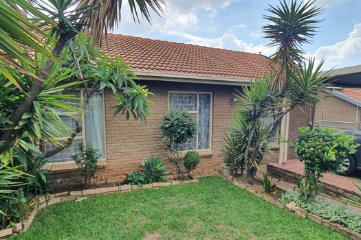 3 Bedroom House for sale in Noordheuwel