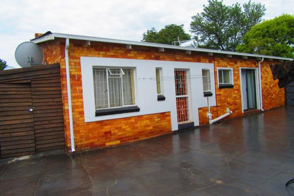 1 Bedroom garden cottage for rental in Selection Park
R4200 pm + R4200 deposit upfront - must be permanently employed T &amp; Cs ...