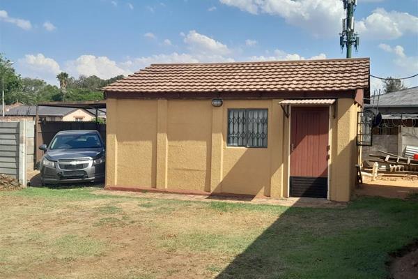 1 bedroom 1 bathroom (shower)cottage available in Chloorkop or R4900 per month including water, electricity is prepaid. Has a kitchen ...