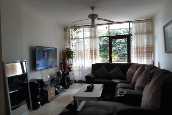 Seeff Pinetown presents this charming one bedroom unit located in Pinetown, Central.  It offers:-

Open plan lounge and dining ...