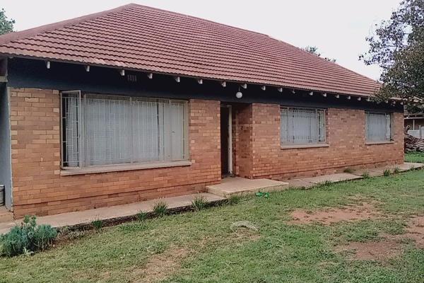 Affordable Gem on a Spacious Corner Stand in Stilfontein Ext 2

This incredible bargain is situated on a desirable corner stand in ...