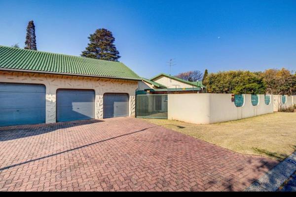 Stunning 5 bedroom 3 bathroom house for rent 
This property is situated in Glen Marais, with all imaginable amenities close ...