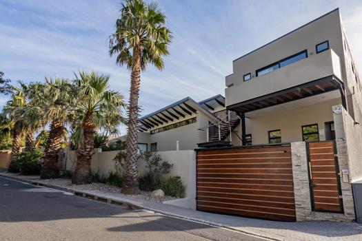 6 Bedroom House for sale in Camps Bay