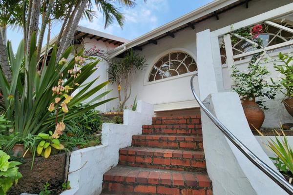 Discover this spacious home, ideally located near Port Shepstone CBD. Perfect for families or property investors, this property boasts ...