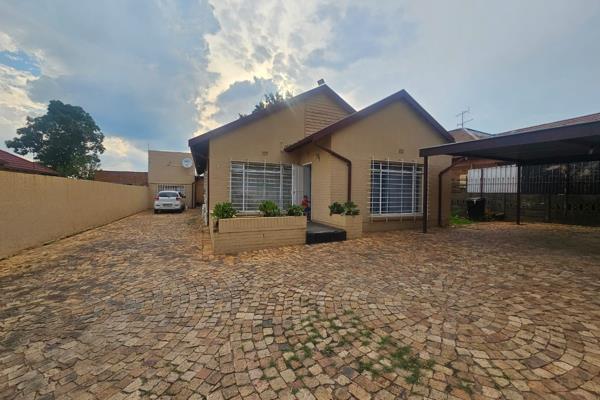 Offering 12 furnished bedrooms with 10 bathrooms - 10 en-suite bathrooms.
Open plan living areas.
Prepaid meters for each ...