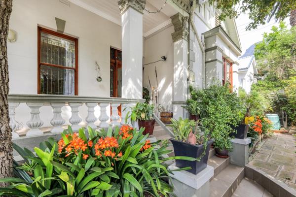 This elegant 3 bedroom Victorian home, nestled in the heart of the suburb, blends timeless character with modern convenience and the ...