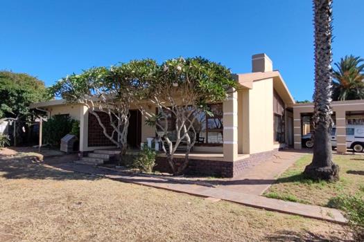 4 Bedroom House for sale in Vredenburg