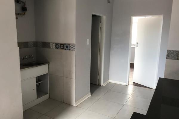 Bachelor / 1 and 2 bedroom units available .Ria via, popular area , safe turnstile ...