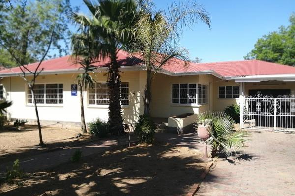 3 bedroom home with 2 bathrooms, lounge, dining room, kitchen with scullery. Outside room with toilet, single garage, swimming pool and ...