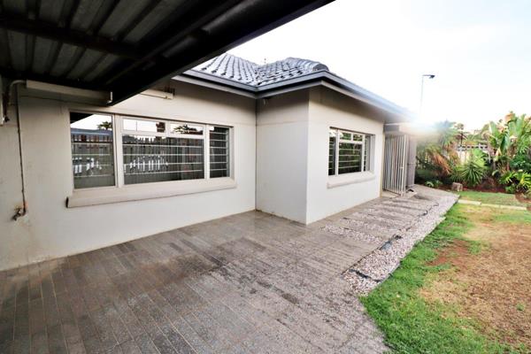 Very well positioned home
Large modern kitchen with lots of cupboards
Spacious lounge and dining area
Guest bathroom
3 Bedroom with ...