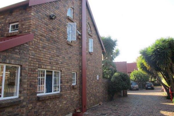 Walking distance to Menlyn Maine, easy access to N1 highway!

Three bedrooms, 2 ...