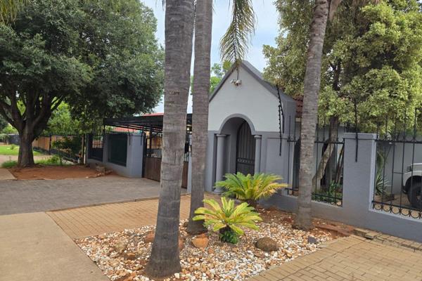 Huge 7 bedroom house near schools, shops, bus route, taxi and N4. 4 Bathrooms, 2 kitchens, living room,  dining room and braai  room. ...