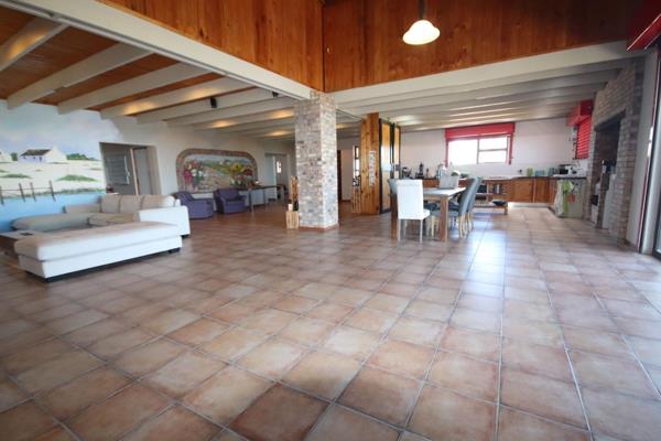 Dont miss out on this very well presented modern 3 bedroom house on 20 hectares of land in a prime safe area with plenty of underground ...