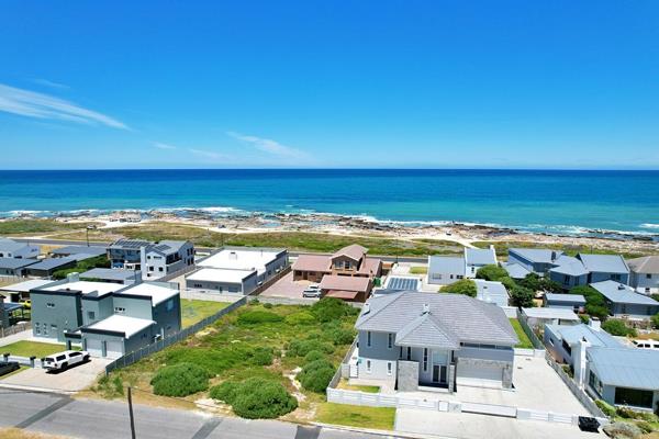 This vacant land presents a compelling investment opportunity for those seeking a piece of the picturesque Struisbaai coastline. ...