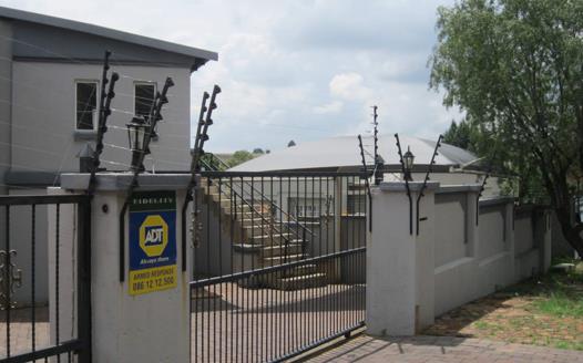 6 Bedroom House for sale in Highveld