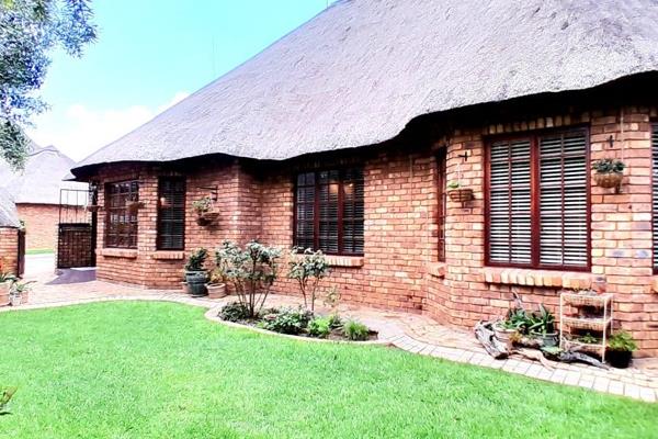 3 Bedrooms | 2 Full bathrooms | Double garage | Lapa with braai |Prepaid Electricity | ...