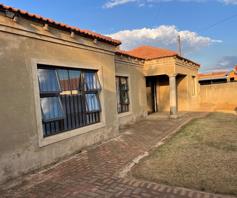 House for sale in Dobsonville Ext 3