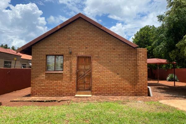 This property is located in quiet neighborhood, it consists of two bedrooms, bathroom and open plan lounge and kitchen.
Pre-paid ...