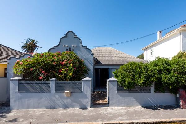 - Exclusive Sole Mandate -

This charming 3-bedroom, 2-bathroom home at the foot of the Muizenberg mountain offers an exceptional ...