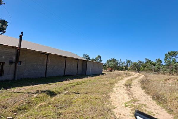 Close to N1 and Drakenstein Mall.
Private Building on farm close to entrance.
Solidly built with Bathroom facilities
3 phase ...