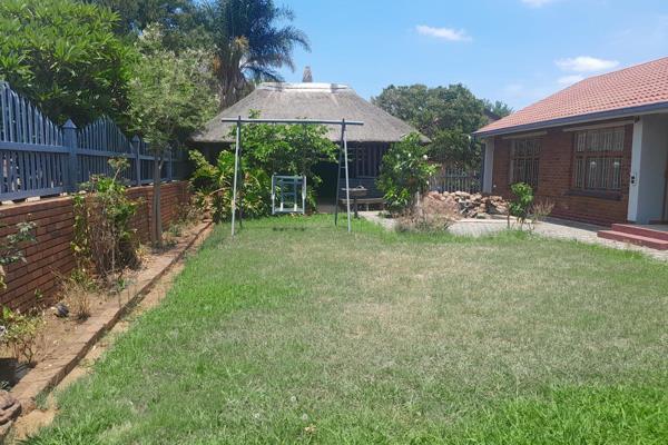 4 Bedroom House in Montana gardens, situated in a secured estate with 24 hr. security. 
Low monthly levies and near many amenities. ...