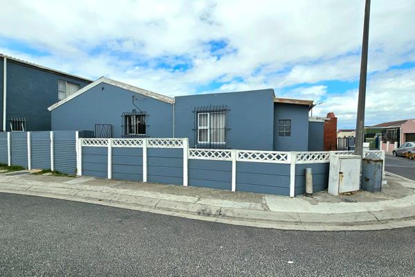 Looking for a passive income? Look no further. We have a three bedroom house with a spacious separate entrance available in Rocklands ...