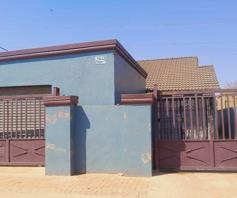 House for sale in Etwatwa