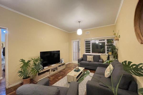 This neat apartment is now available for rent in the heart of Wynberg. 


2 spacious ...