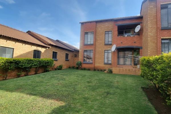 Ground floor apartment 
Double security Estate
2bedrooms, 1 bathroom
1 garage
Spacious, pet friendly garden

Complex has tennis courts ...